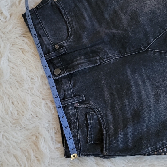 BLANK NYC Distressed Studded Frayed Edge Black Wash Denim Boho Mini Skirt - Picture 10 of 11
